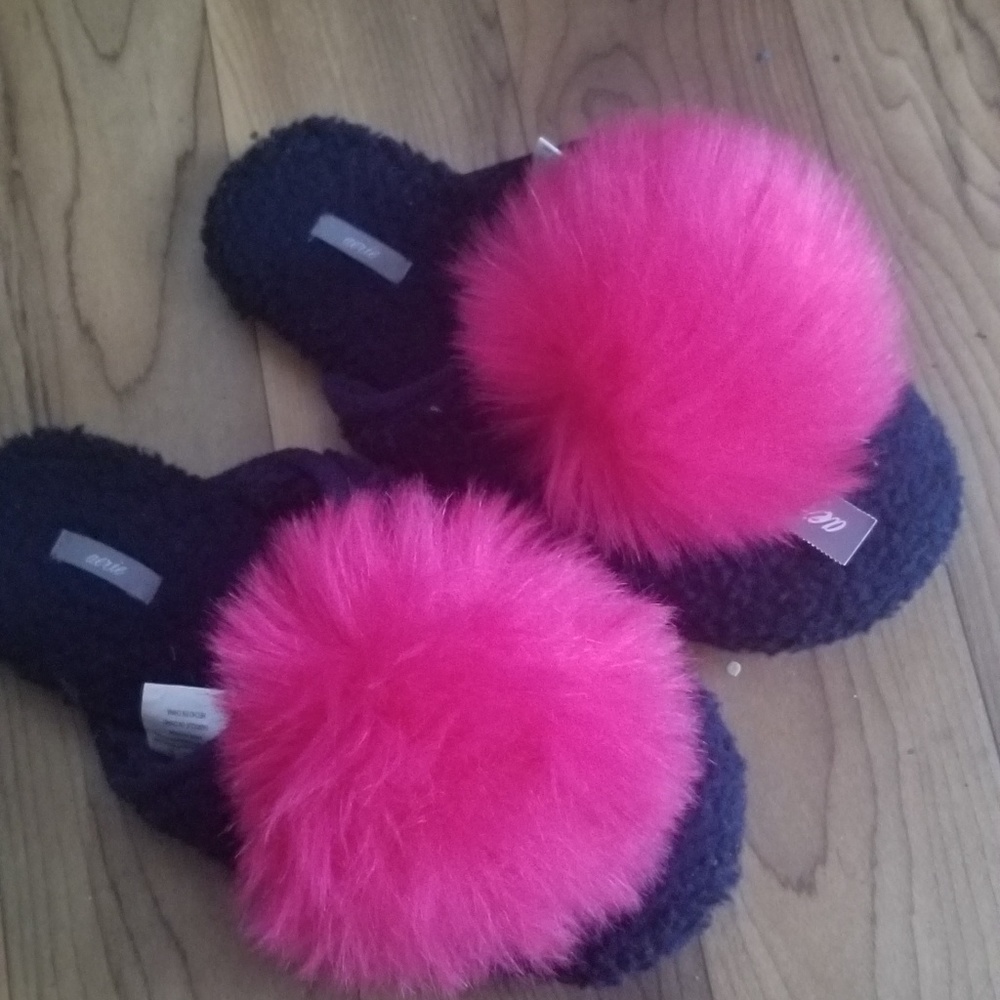 Aerie slippers removal poof balls